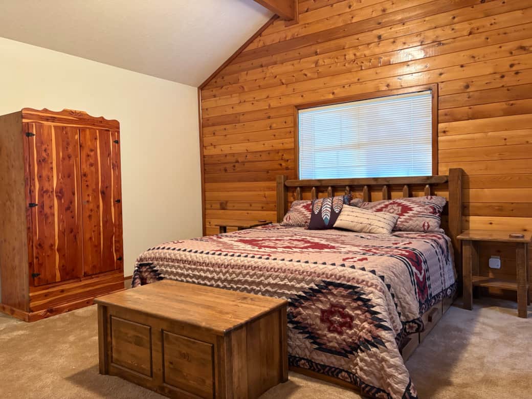 Master Bed/King (cots available)