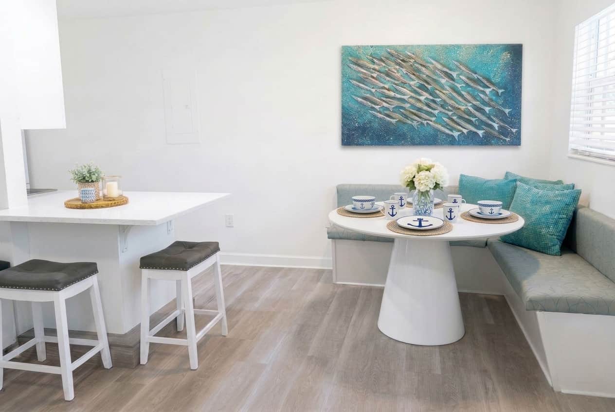 Spacious seating area that can also be used as a workspace