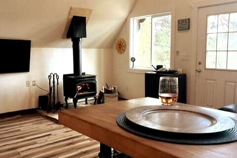 Come and relax at the cabin!  Quiet, peaceful, private, wildlife, and AMAZING views all day!