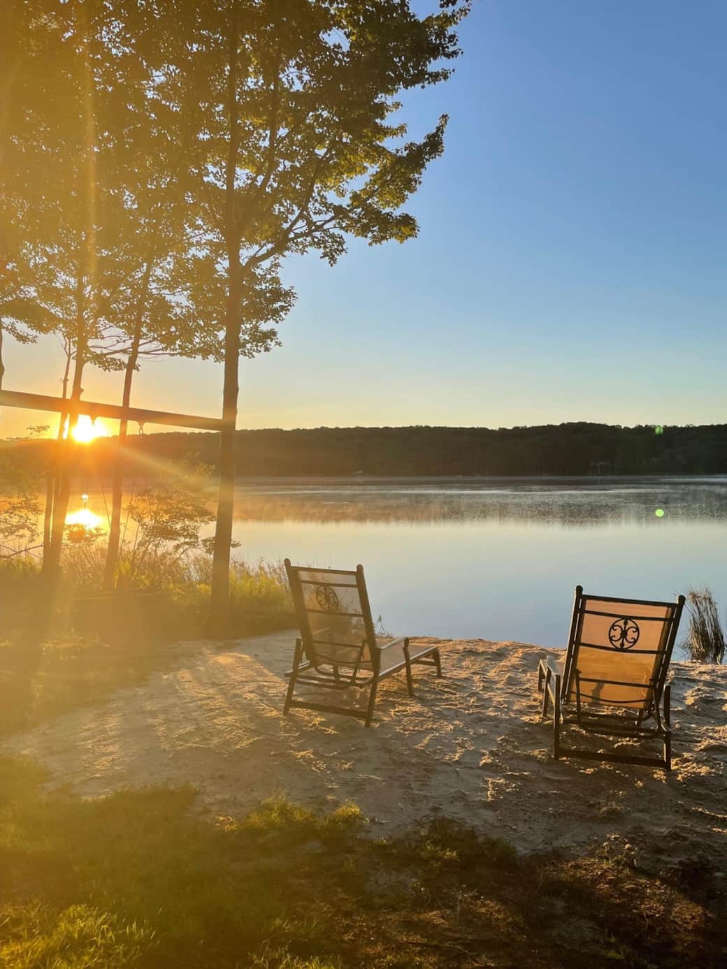 Lakeside Oasis *Lake Front * Kayaks * Hot Tub* Big Bass Lake, Poconos PA