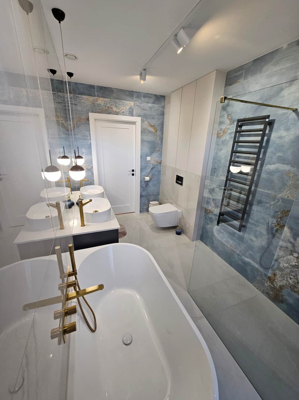 Main bathroom
