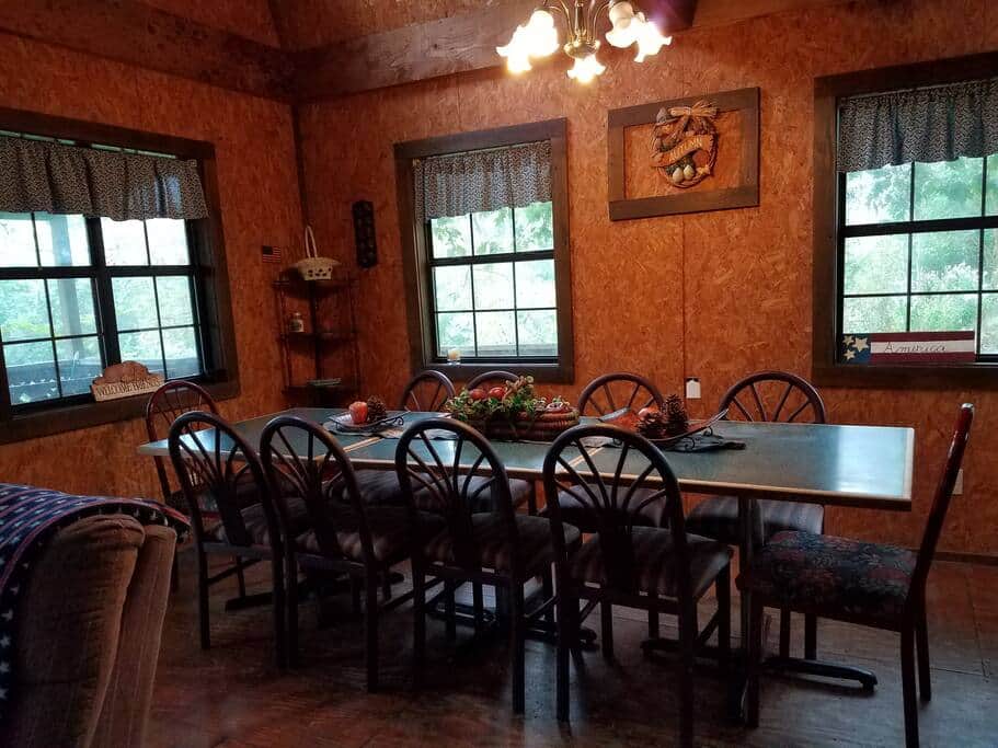 Windchimes CabinSeasonal View of Ouachita River Vacation Home in