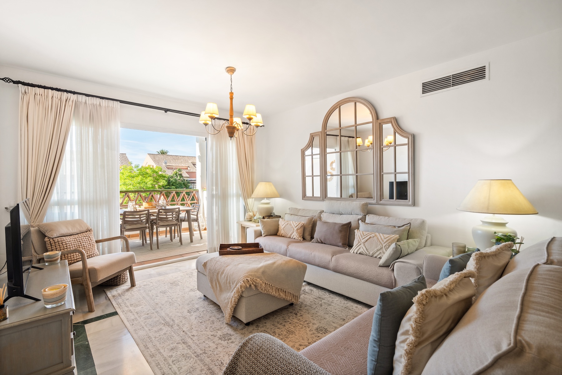 RDR548 - Stylish 2 bed apt in La Ola