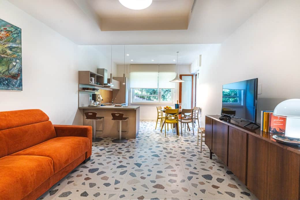 Salotto con cucina attrezzata Salotto con cucina attrezzata