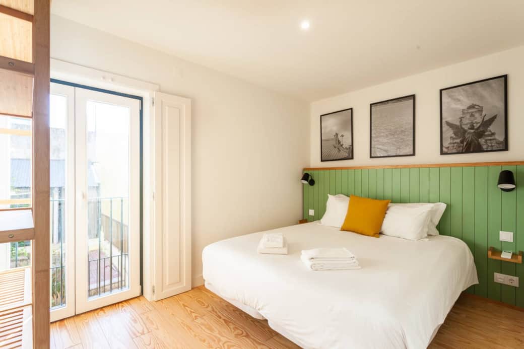 Queen sized bed with aircon, bedside lamps, bedside table, plugs and usb connection. 