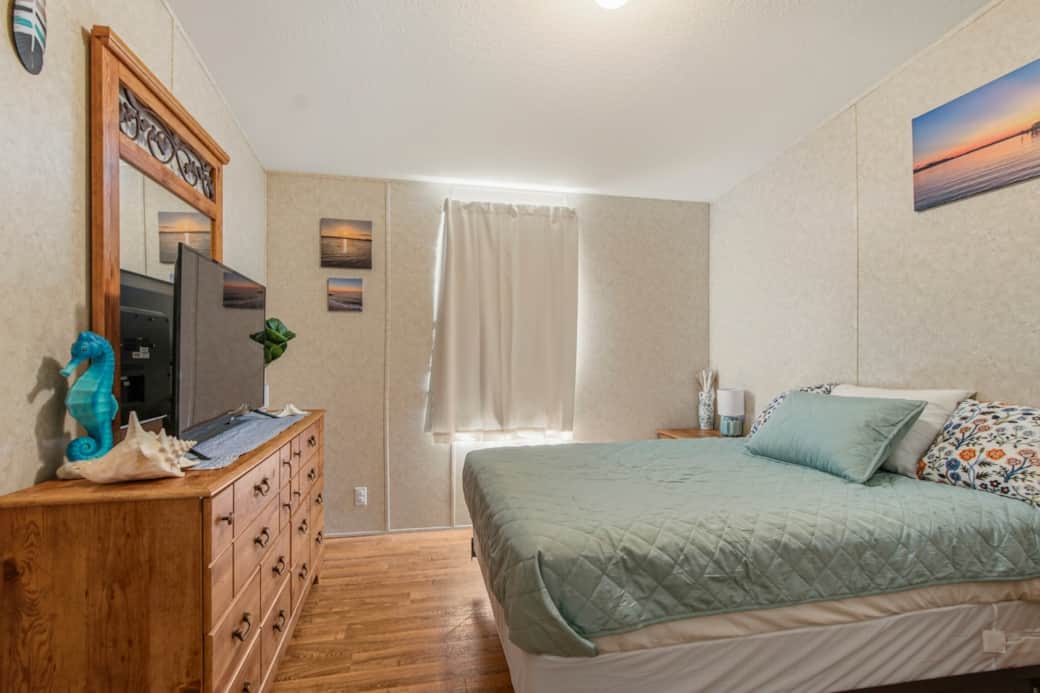 Bedroom 2 w/Ruku Tv