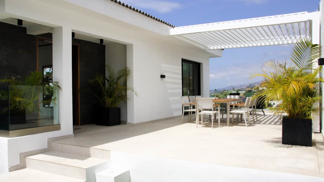Eingang und Terrasse