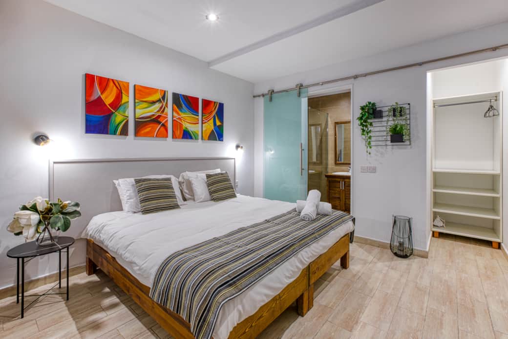 Bedroom / Studio bed