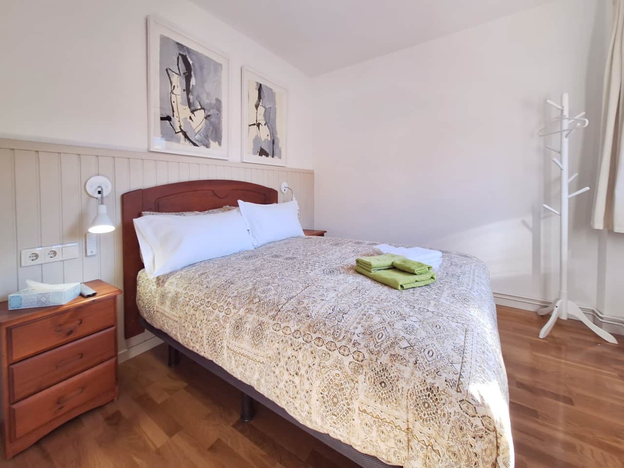 habitació llit de 150x190cm