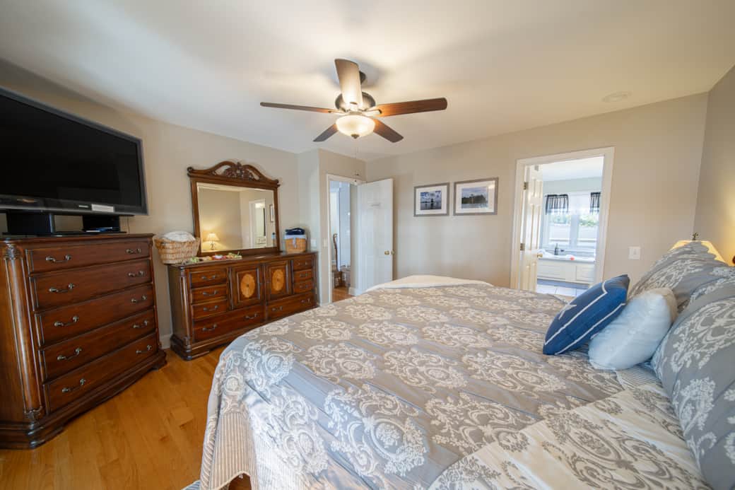Lakeview Terrace with ensuite bath