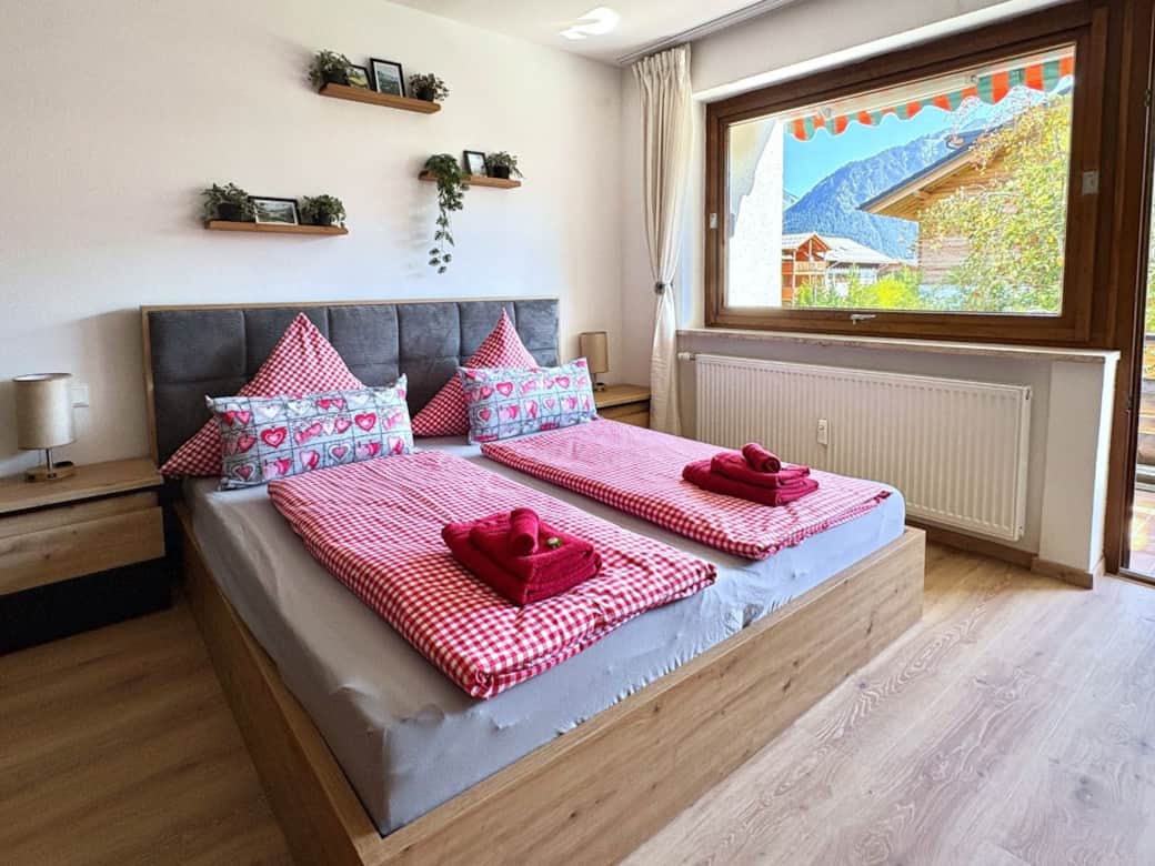 Großes Doppelbett (1,80x2,00m)