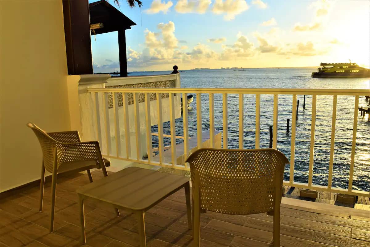 Marina Bartolome - Bartolome Suites - Oceanfront - Isla Mujeres - Vacation Rentals - Bedroom - Pool 