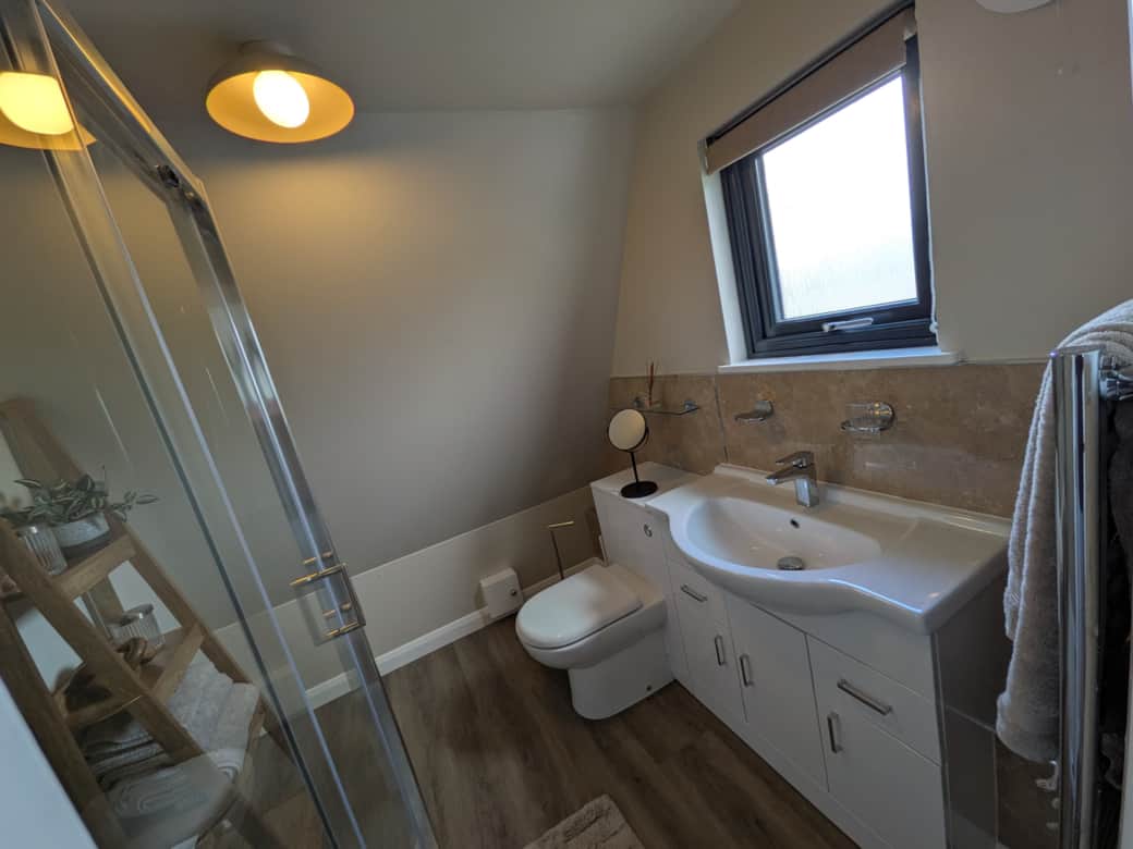 The Chalet bathroom (1)