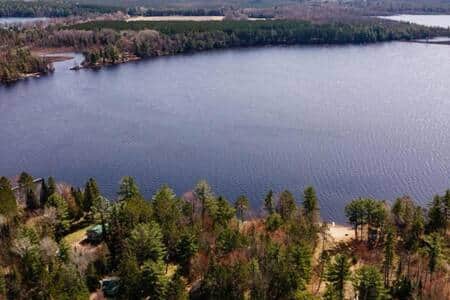 Moen Lake, 461-acre full rec lake with maximum depts ~ 11 ft; public launch; part of five-lake chain