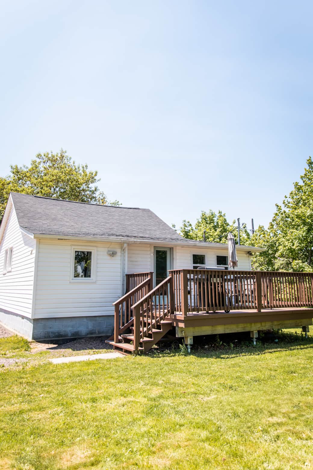 Backyard of Sail & Shore Cottage