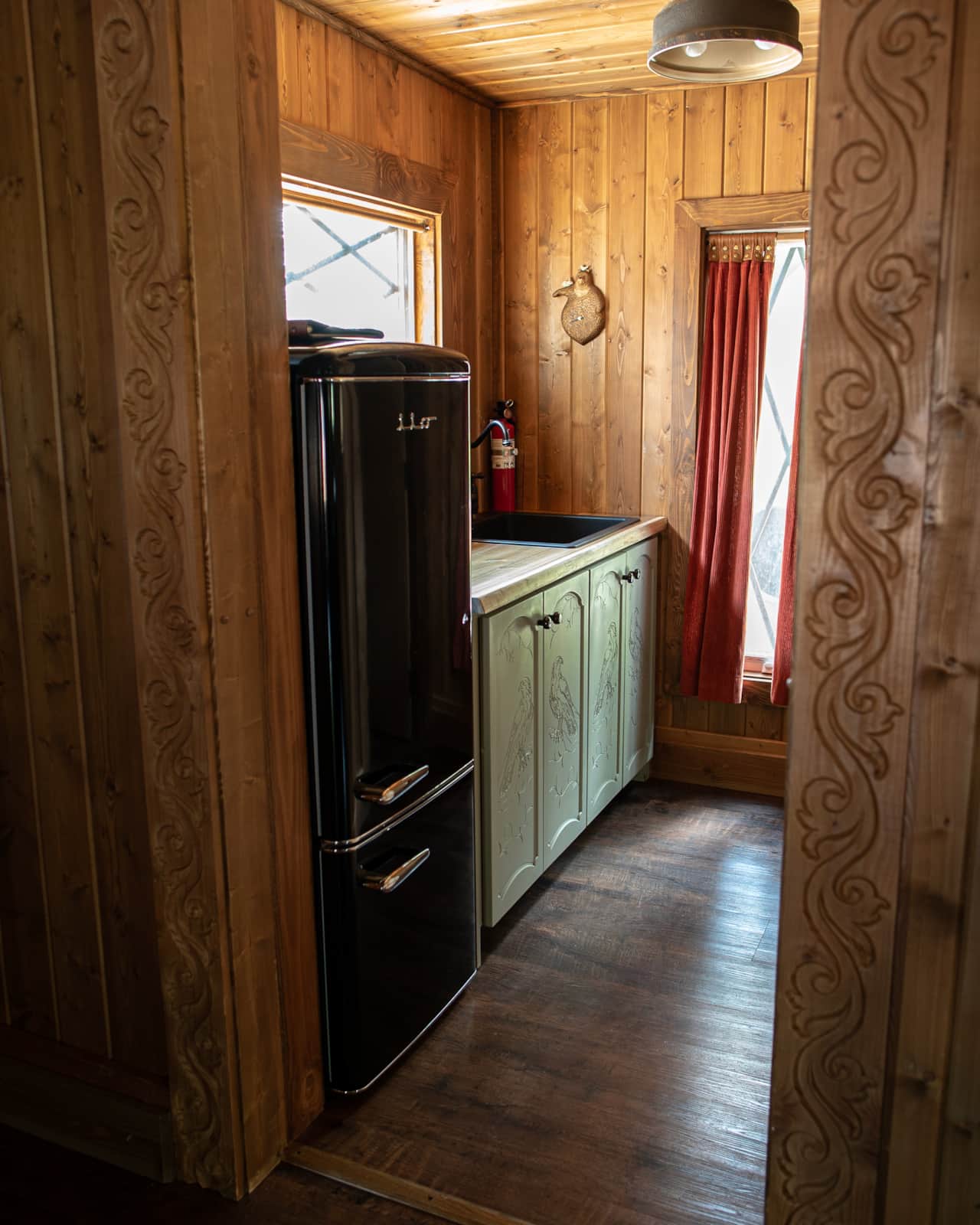 Huntsman's Hut Kitchenette