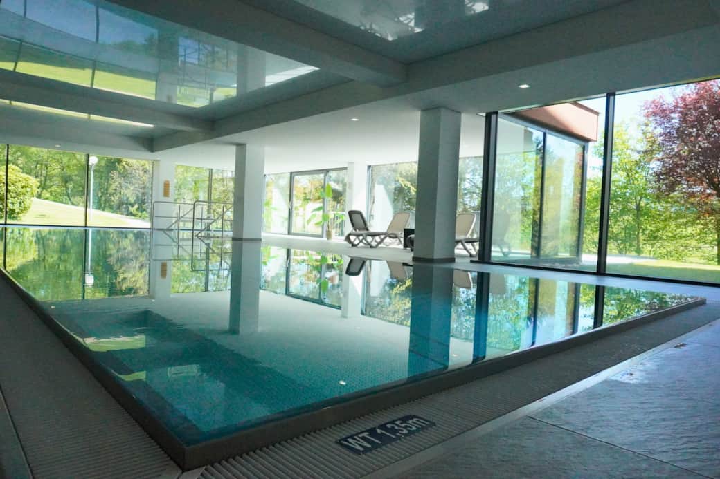 Schwimmbad im Ferienressort Kurhotel