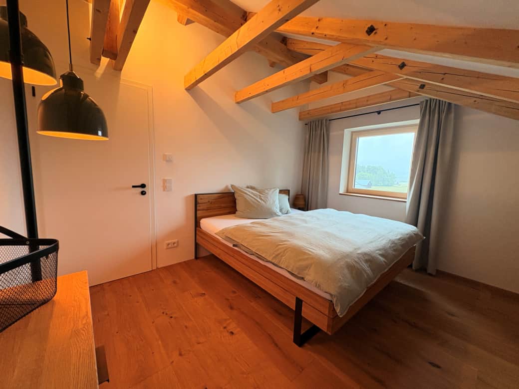 Schlafzimmer 1