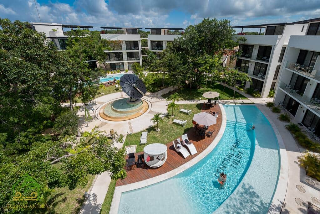 Green Areas and incredible pool with sun beds