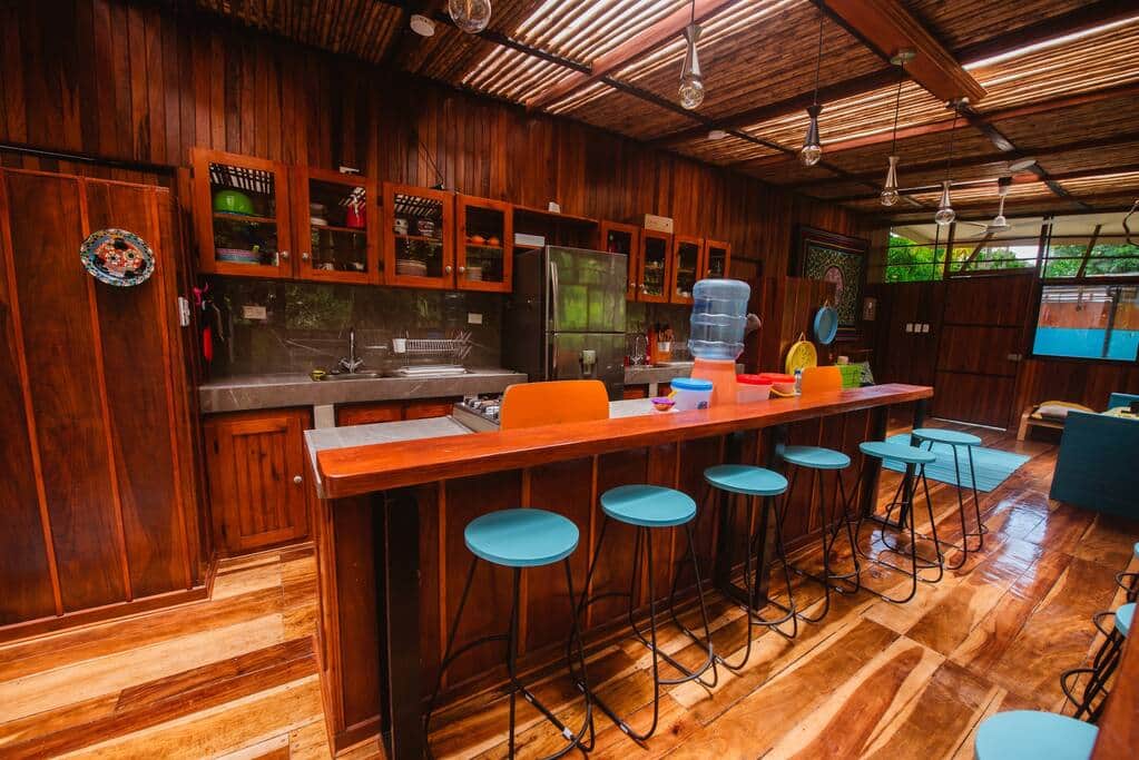 Shared kitchen and dining area in Hotelito Shared kitchen and dining area in Hotelito