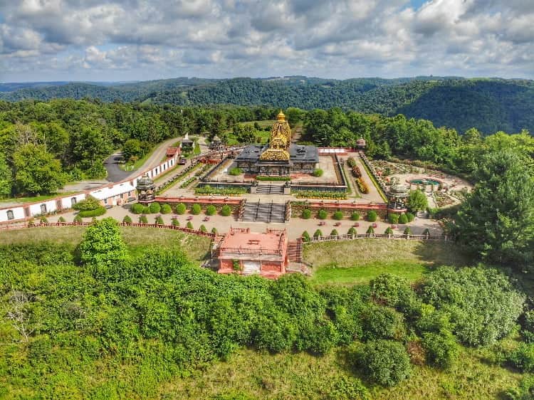 Palace of Gold grounds
