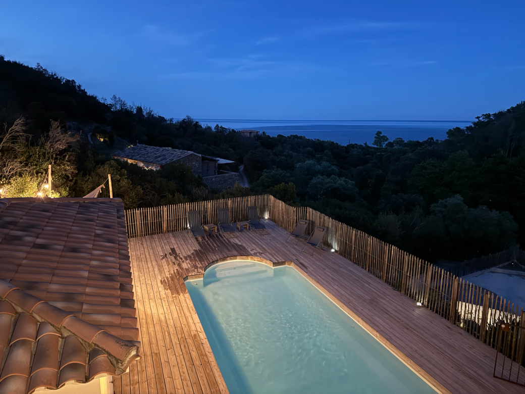 Vue piscine et mer 