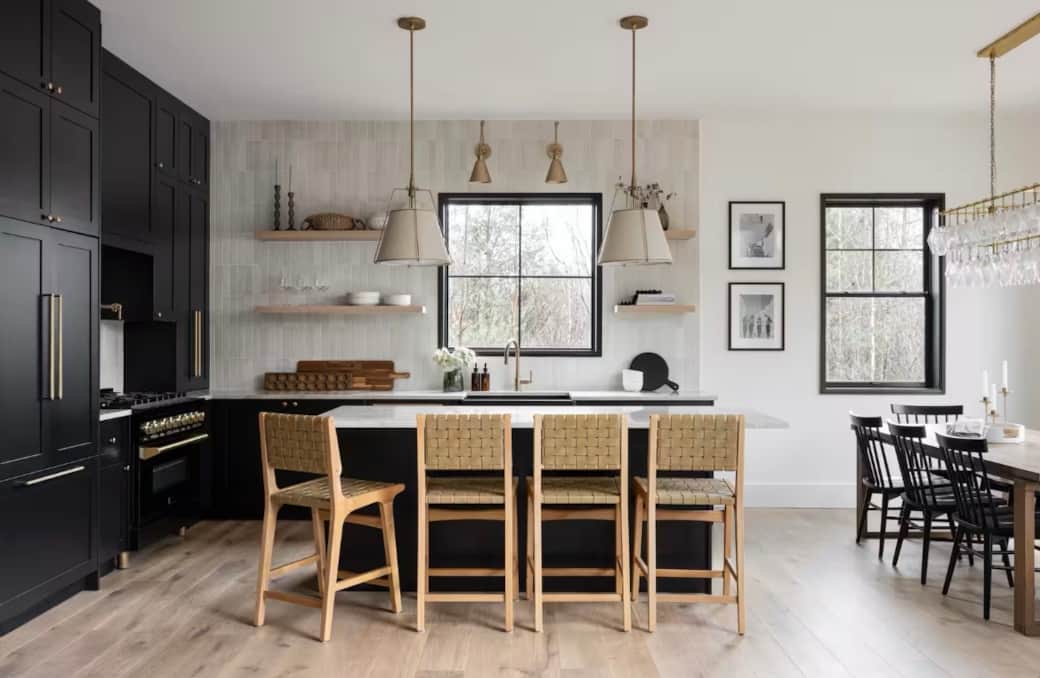 Fully equipped kitchen. 