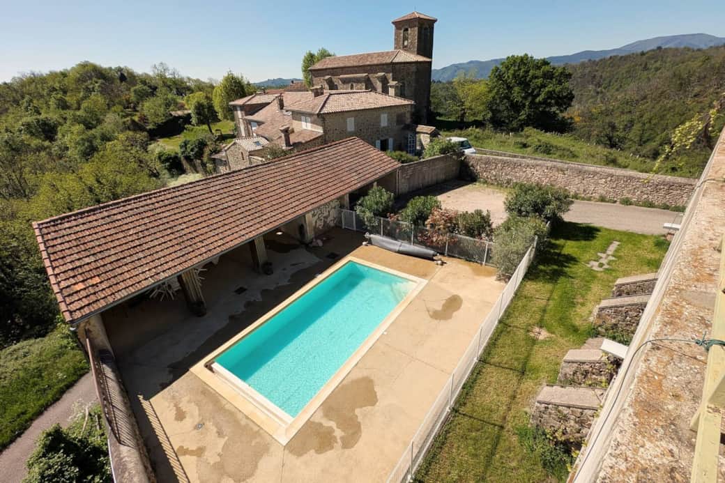 La piscine est partagée 