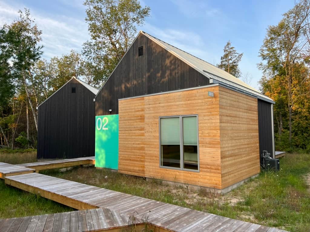 Cabin 2 - Three bedroom includes annex building