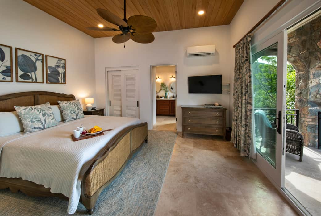 Lower level king en suite