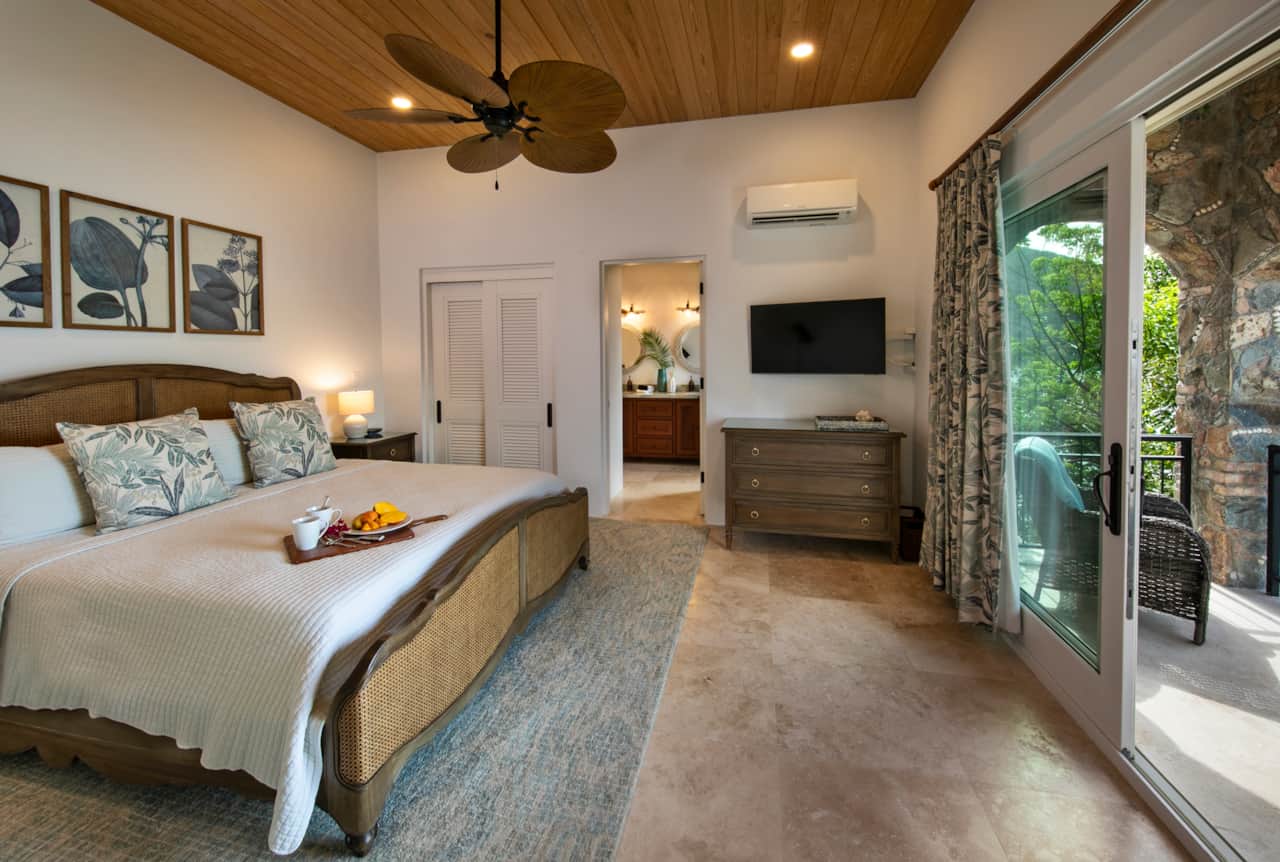 Lower level king en suite