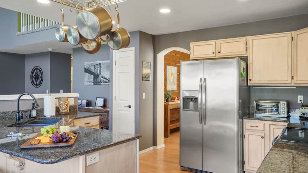 Fully stocked kitchen everything you need to cook a perfect meal for the family.