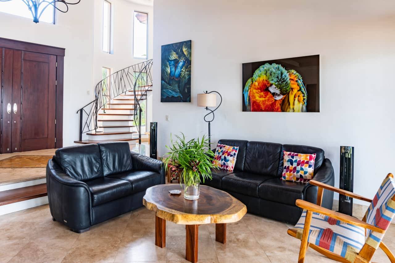 Casa Macaw -Living Room and Front Entrance