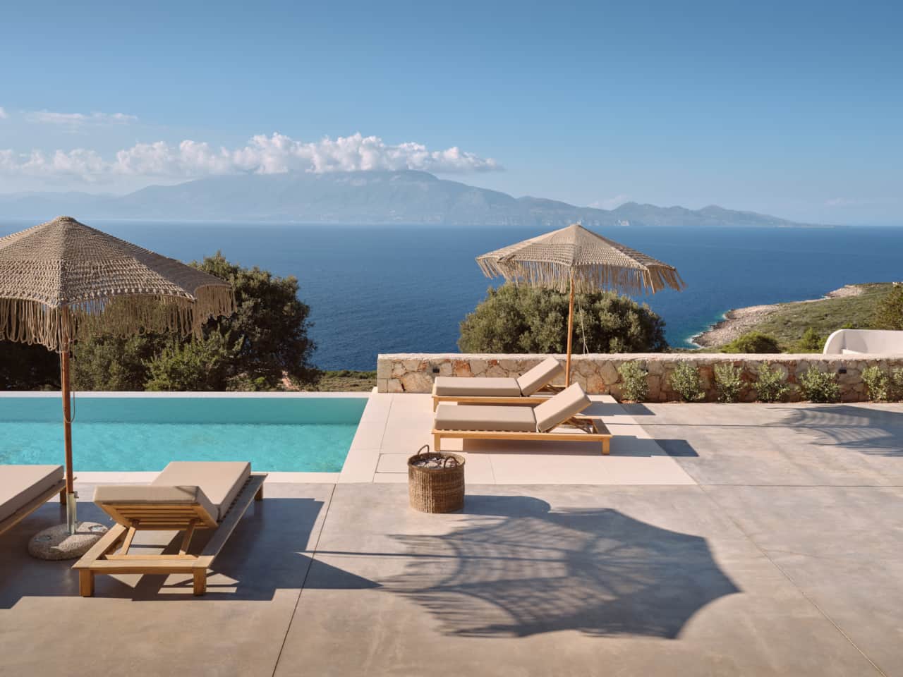 Infinity pool with sun loungers and sea view — Villa Larissa, Zakynthos