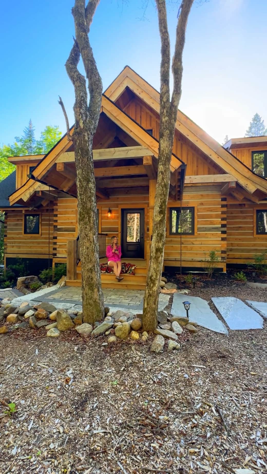 Rustic log cottage, Entrance Rustic log cottage, Entrance