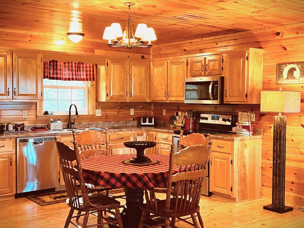Kitchen w/custom cabinets, stainless appl, all dishes/pots/pans Kitchen w/custom cabinets, stainless appl, all dishes/pots/pans