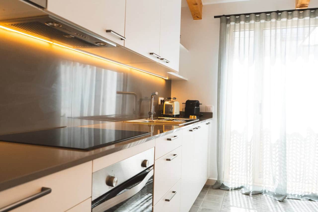 Para cocinar disponemos de vitrocerámica, y los leds nos van genial a la hora de hacer la comida.