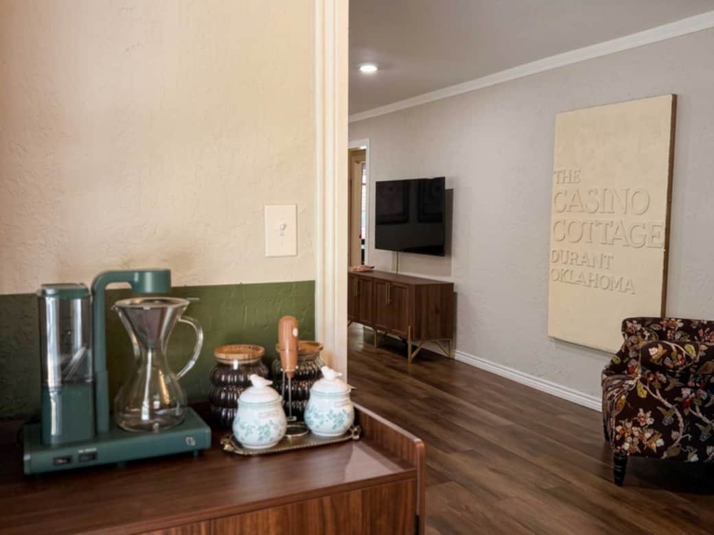 Casino Cottage Dining 3