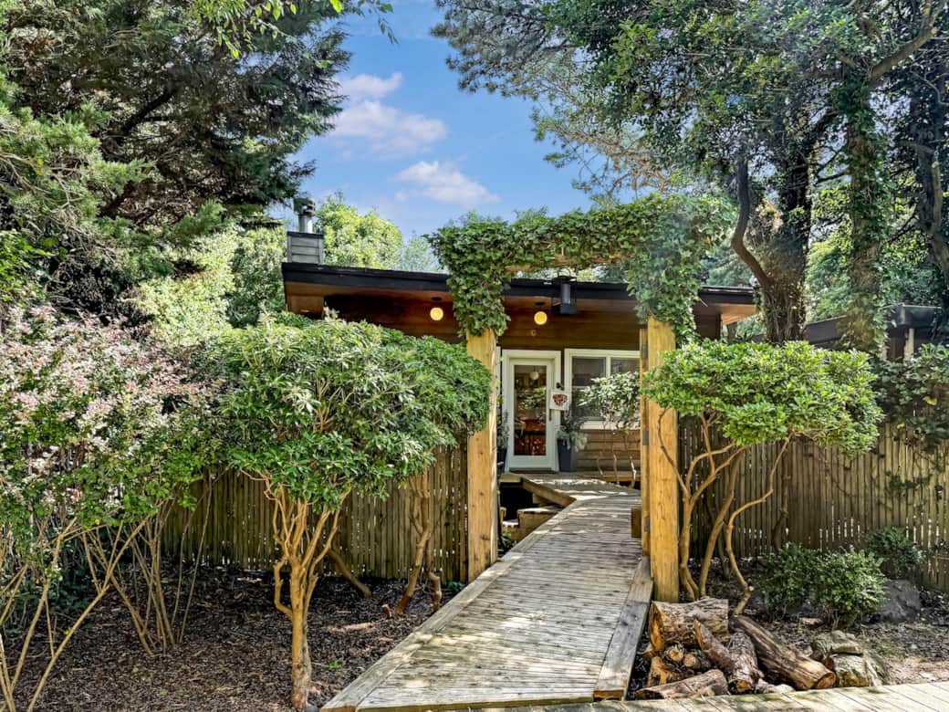 Front Entrance | Bay Walk - Gate Open 