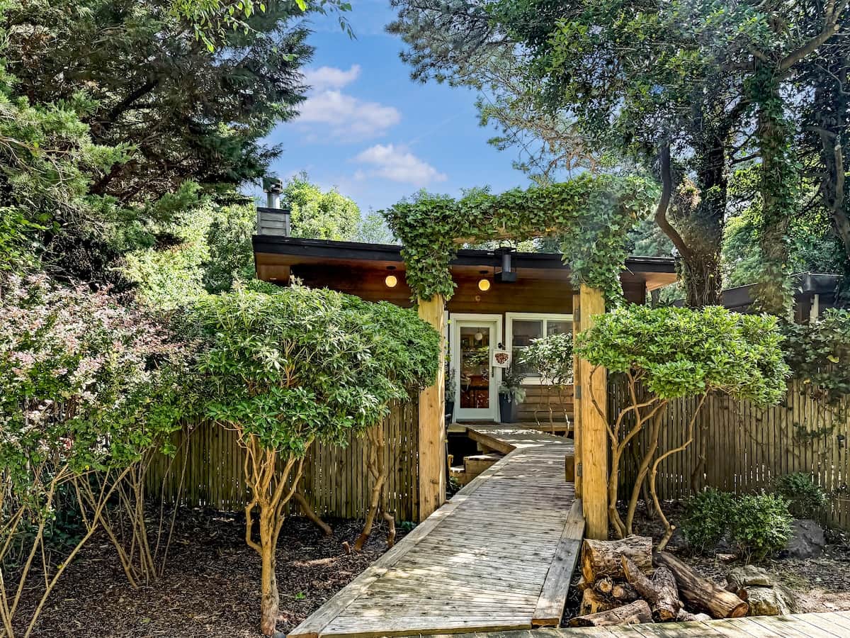 Front Entrance | Bay Walk - Gate Open 