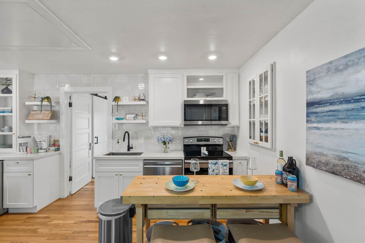 Kitchen/ Breakfast Bar!