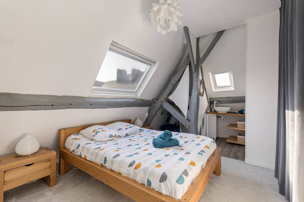 Grand & Confortable lit, Linge de lit et serviettes fournis