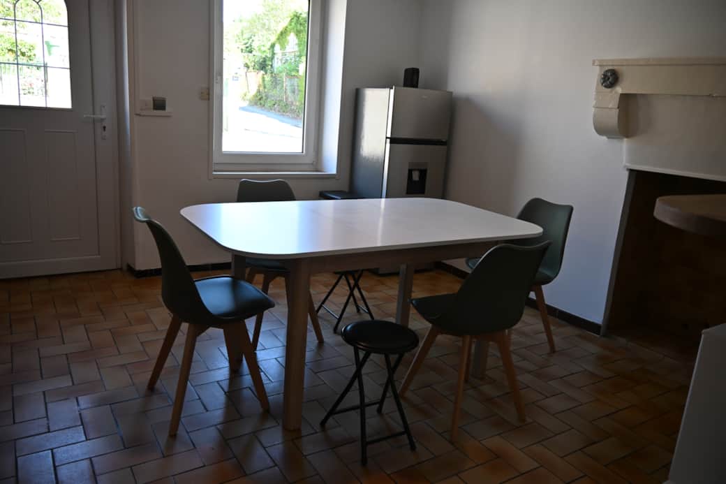 Cuisine moderne et équipée, ouverte sur le séjour, conviviale et fonctionnelle.