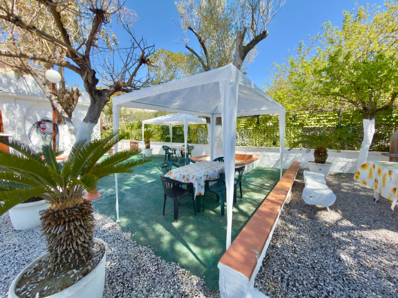 SPAZIO ESTERNO APPARTAMENTO CON GAZEBO 