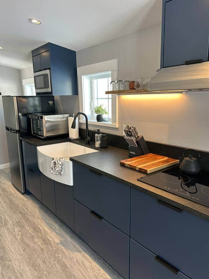 Kitchen with rope lighting 