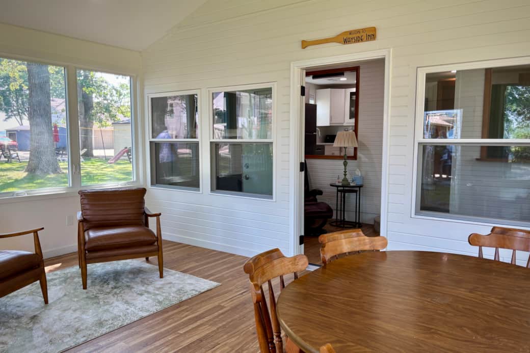 Lounge / Dining Area