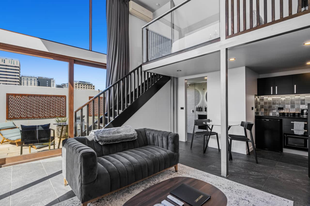 Lounge Living 2