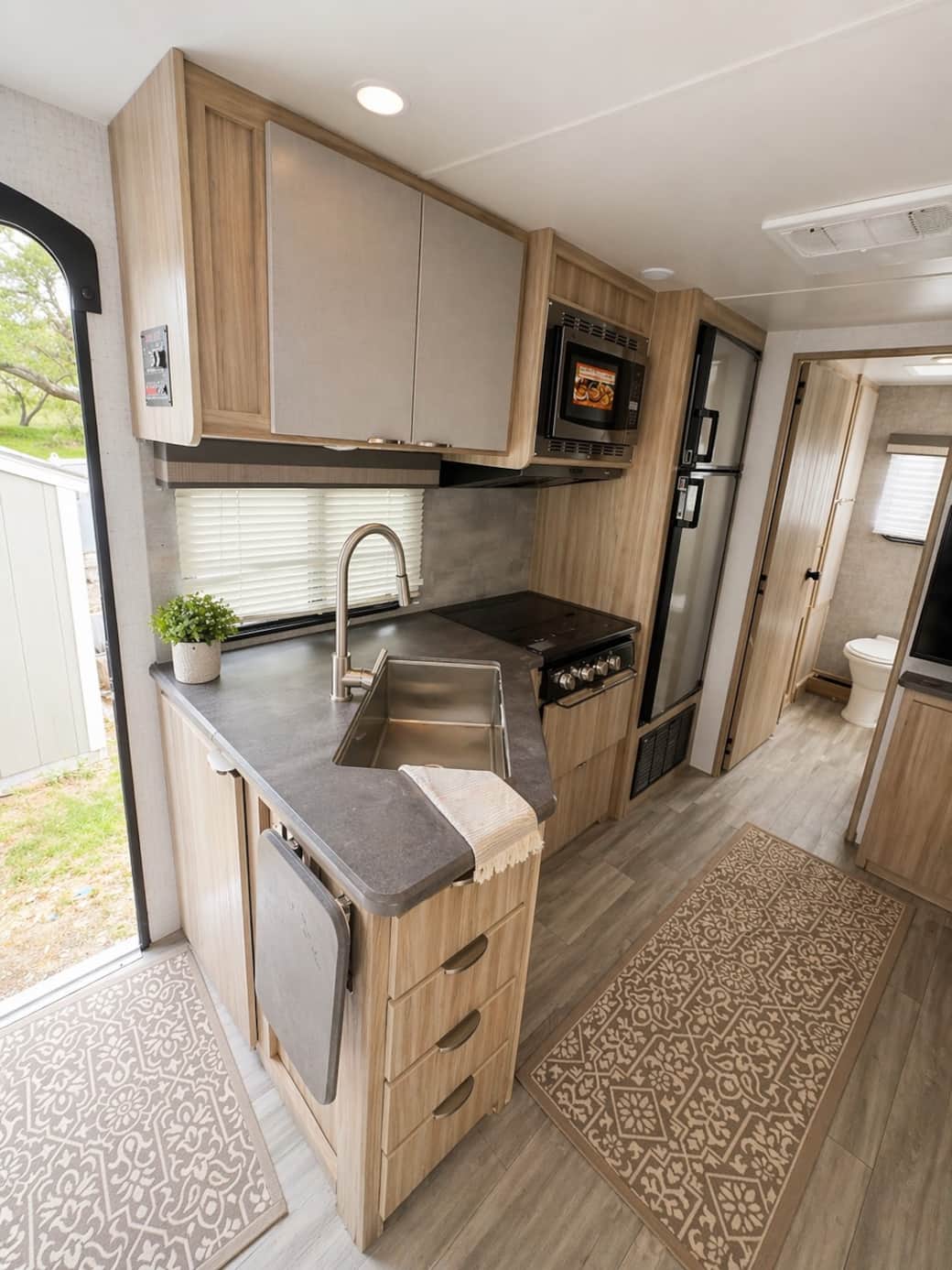 55177DCE E6C6 4373 A982 E30E5B27FAD4