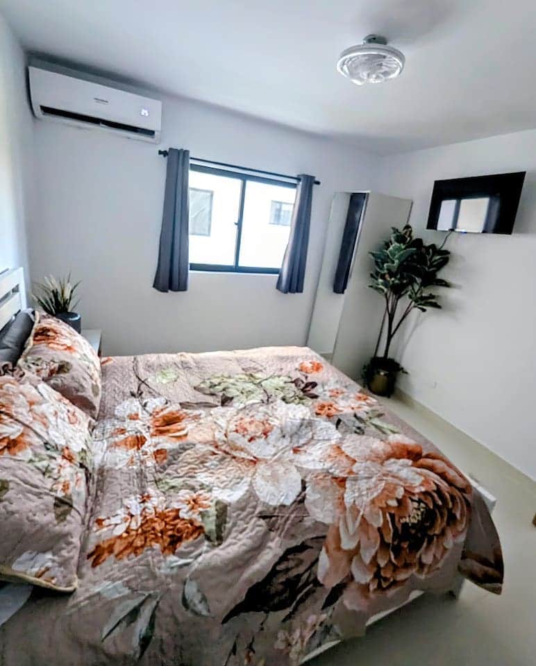 Master Bedroom/Queen Bed