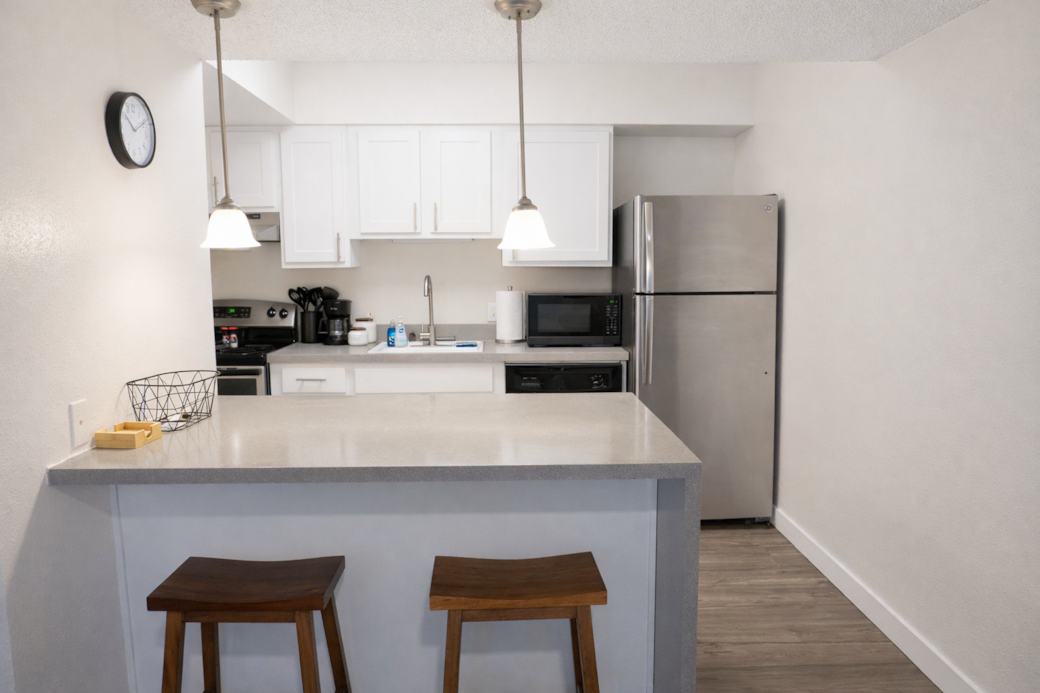 Small but fully equipped—everything you need to cook, dine, and feel right at home